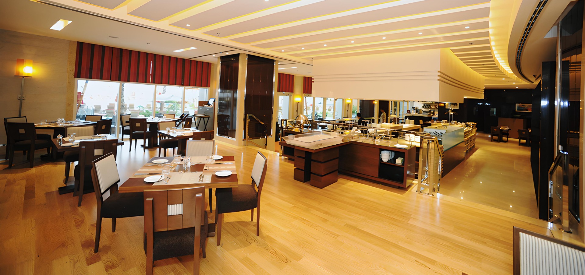 Rotana Khalidiya Hotel (2)