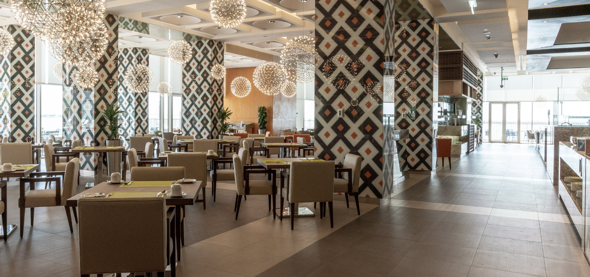 RoyalM-AllDayDining-1